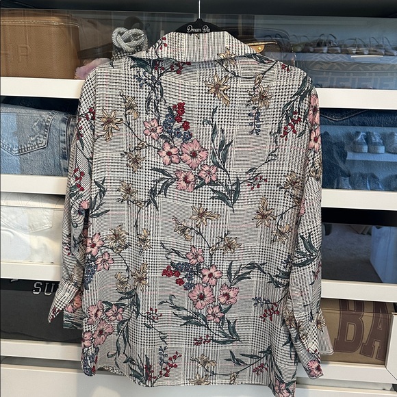 Zara Floral Patterned Collared Blouse‎ - Picture 3 of 3